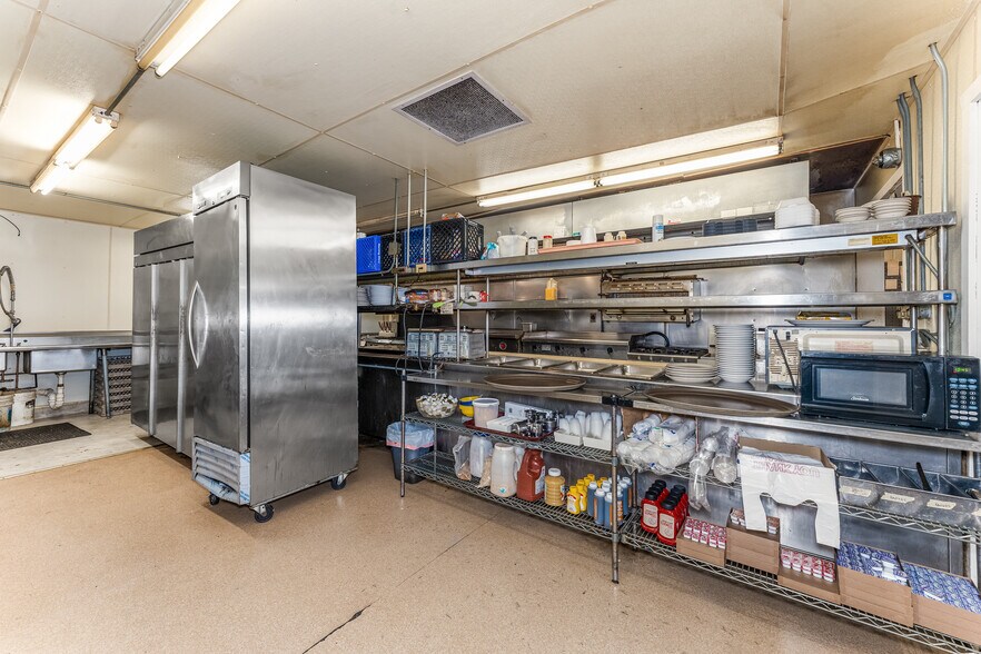 More Photos Of 904 N Railroad St, Eagle River Restaurant For Sale