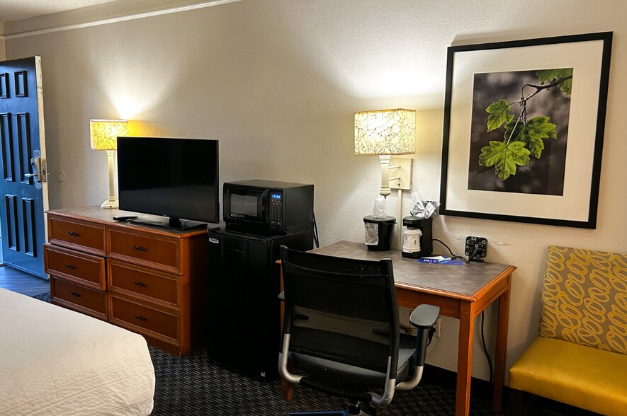More Photos Of 6404 E Broadway Blvd, Tucson Hotel For Sale
