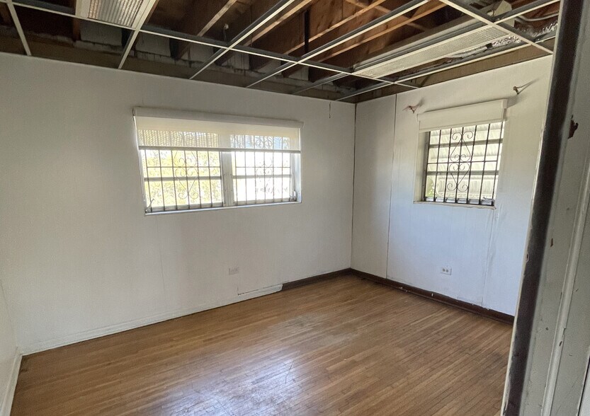 More Photos Of 595 NW 91st St, Miami Office Residential For Sale