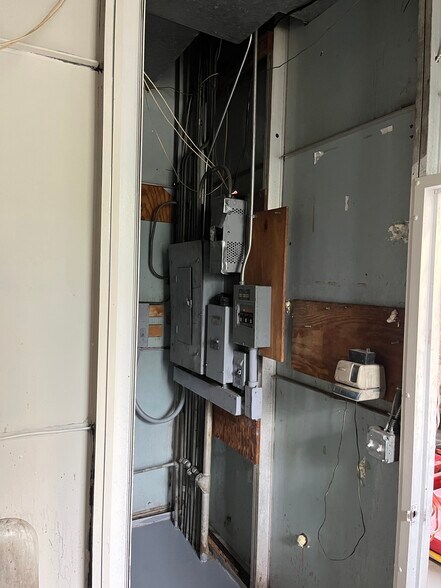 More Photos Of 207 N Temple Ave, Starke Auto Repair For Sale