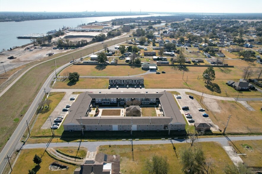 More Photos Of 15909 River Rd, Hahnville Apartments For Sale