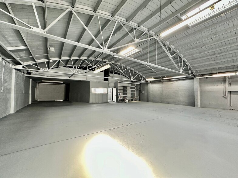 More Photos Of 229 S Oxnard Blvd, Oxnard Storefront Retail Office For Sale