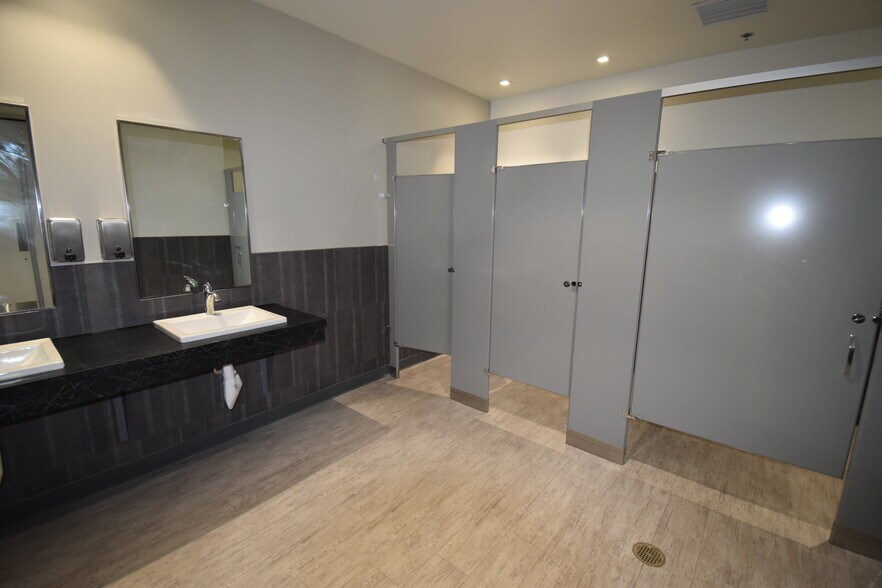 More Photos Of 72140 Magneisa Falls Dr, Rancho Mirage Office Residential For Sale