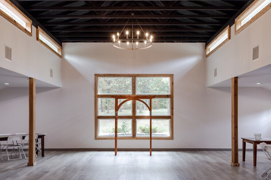 More Photos Of 446724 E 390 Rd, Langley Hotel For Sale