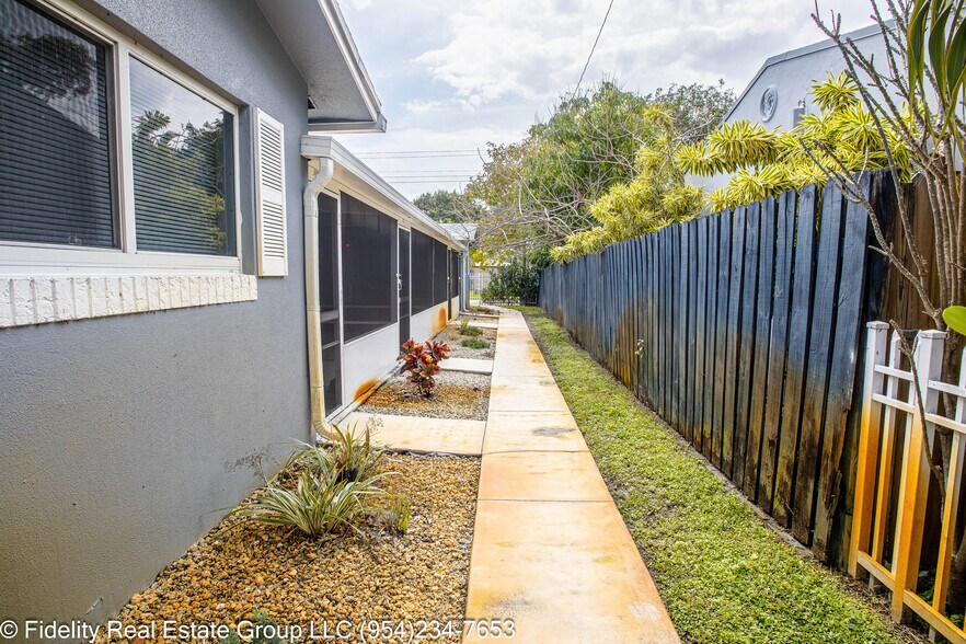 More Photos Of 2432 Sherman St, Hollywood Apartments For Sale
