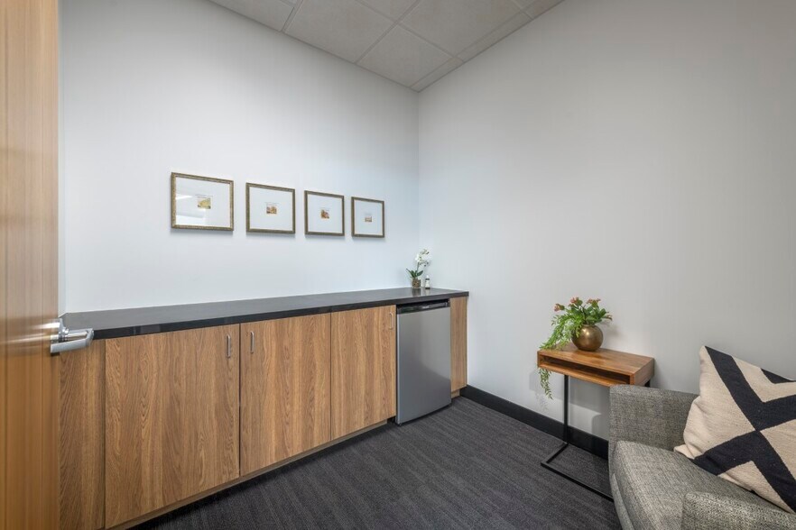 More Photos Of 2300 Wilson Blvd, Arlington Coworking Space