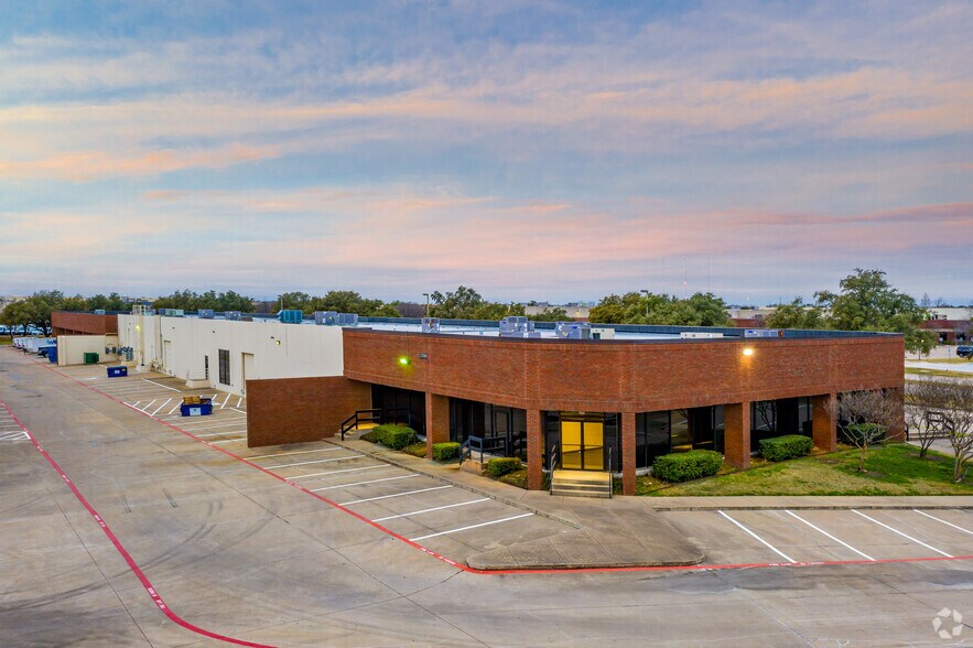 More Photos Of 1555 Valwood Pky, Carrollton Research And Development For Lease