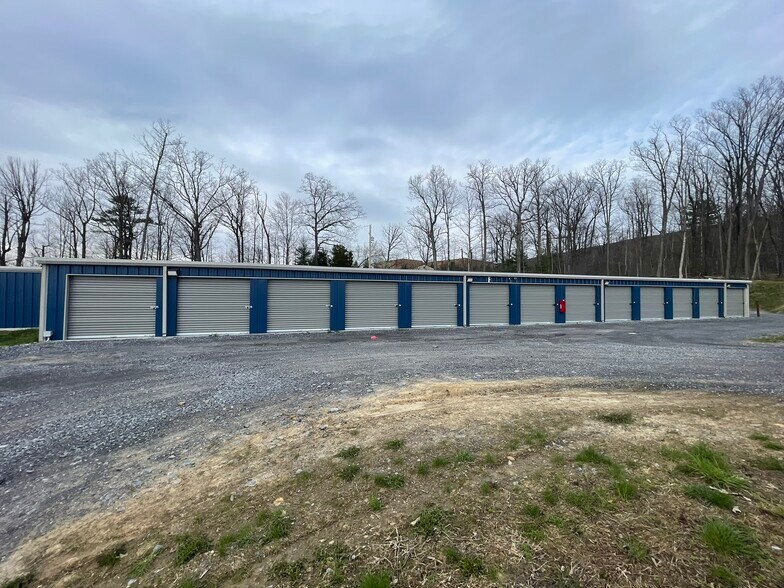More Photos Of 1122 Amelia Ave, Altoona Self Storage For Sale