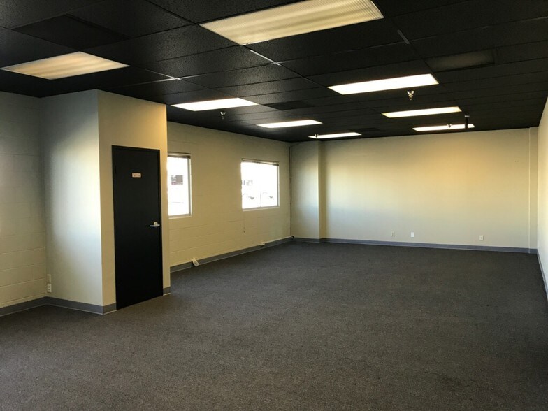 More Photos Of 1552-1556 W Embassy St, Anaheim Warehouse For Lease