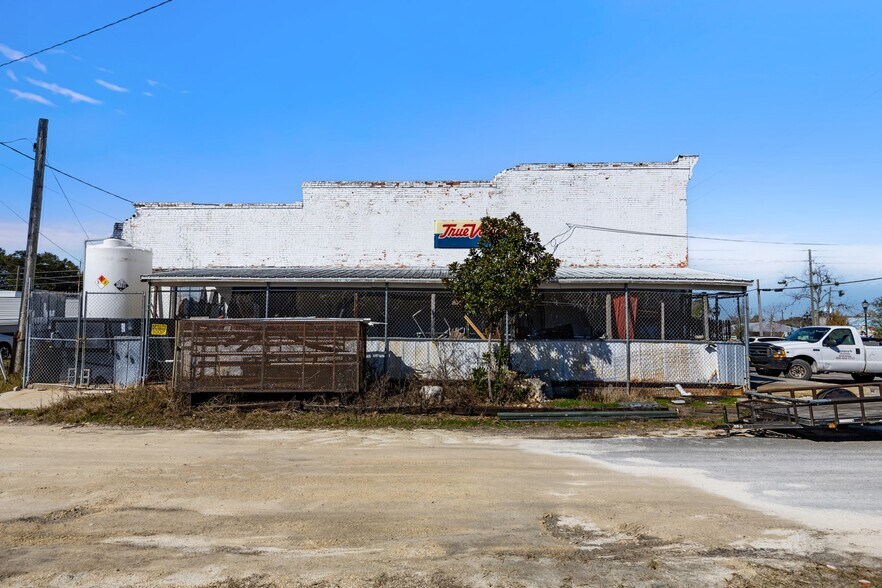 More Photos Of 5 S Main St, High Springs Freestanding For Sale