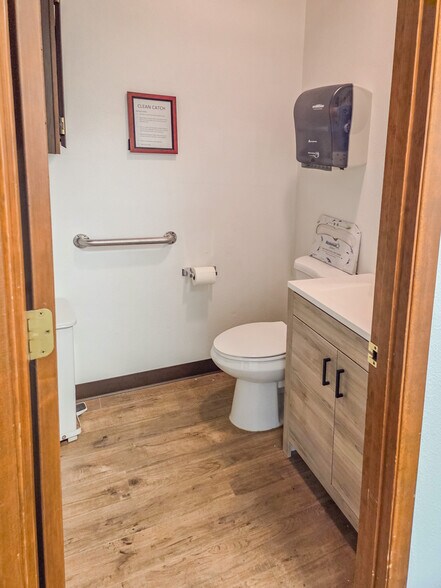 More Photos Of 1881 W Washington St, Stayton Skilled Nursing Facility For Lease