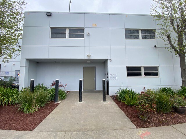 More Photos Of 414-420 Lesser St, Oakland Warehouse For Sale