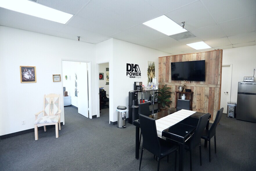 More Photos Of 4301 S Valley View Blvd, Las Vegas Warehouse For Lease