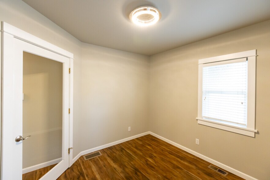 More Photos Of 1215 B St, Hood River Office For Lease