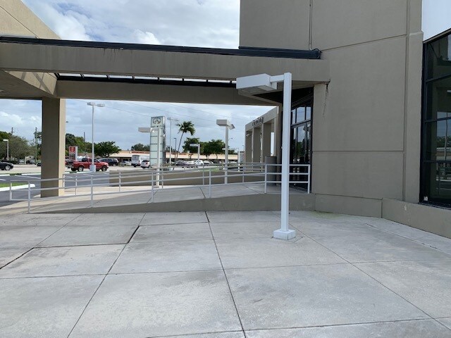 More Photos Of 20850 NW 2nd Ave, Miami Auto Dealership For Lease
