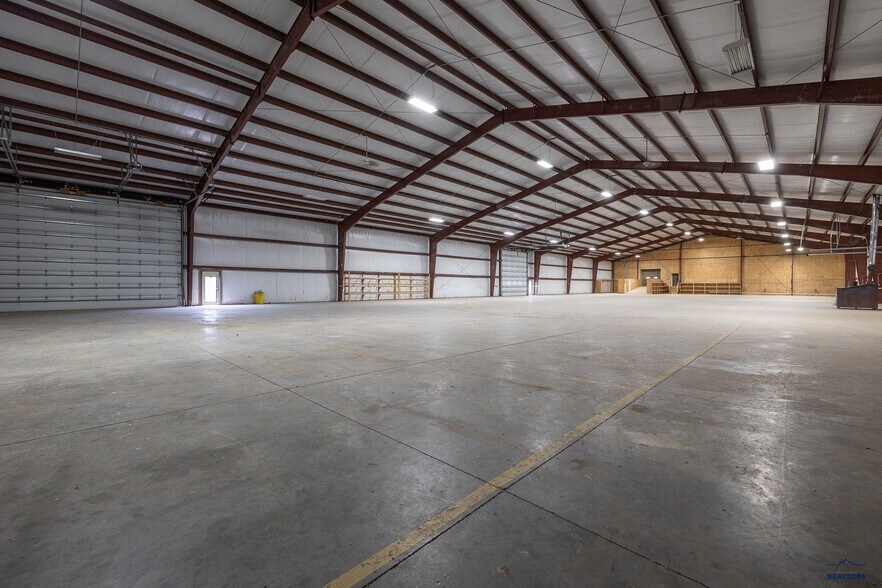 More Photos Of 27592 N 79 Hwy, Hot Springs Warehouse For Lease