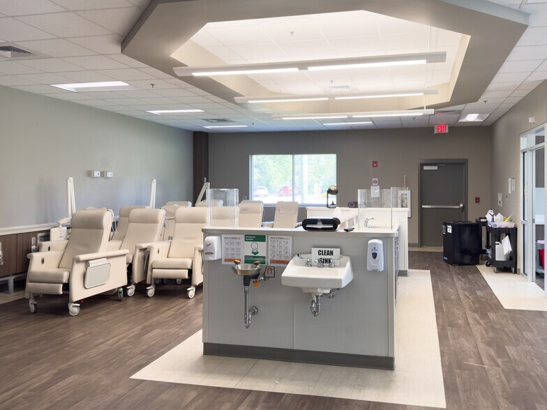 More Photos Of 1014 S Forest Ave, Luverne Office For Sale