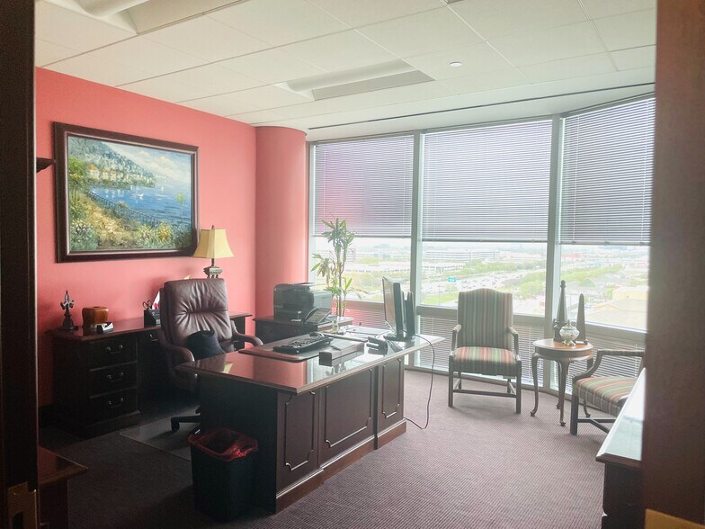 More Photos Of 9999 Bellaire Blvd, Houston Medical For Lease