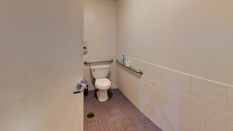 More Photos Of 150 Kendall Point Dr, Oswego Manufacturing For Lease