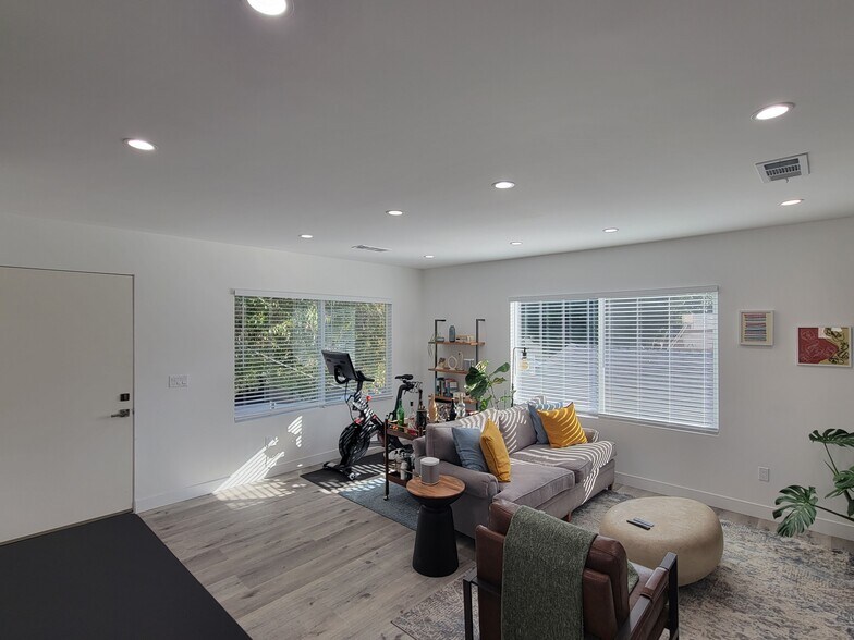 More Photos Of 11565 Iowa Ave, Los Angeles Apartments For Sale