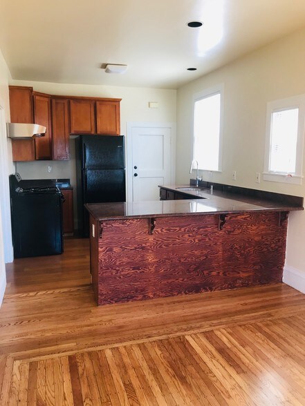 More Photos Of 1364 E 27th St, Oakland Apartments For Sale