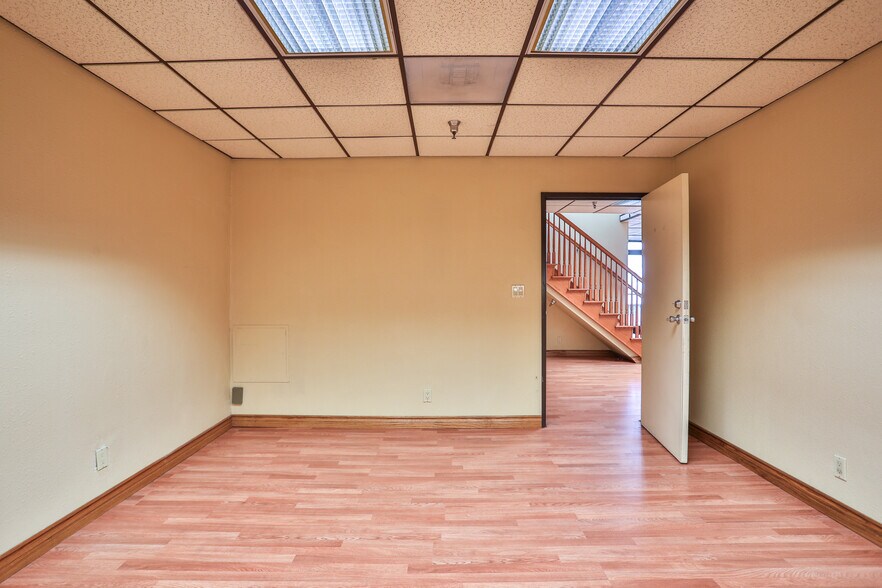 More Photos Of 11930 Goldring Rd, Arcadia Light Distribution For Sale