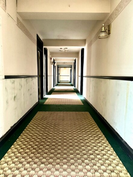 More Photos Of 118 E Court St, Paris Hotel For Sale