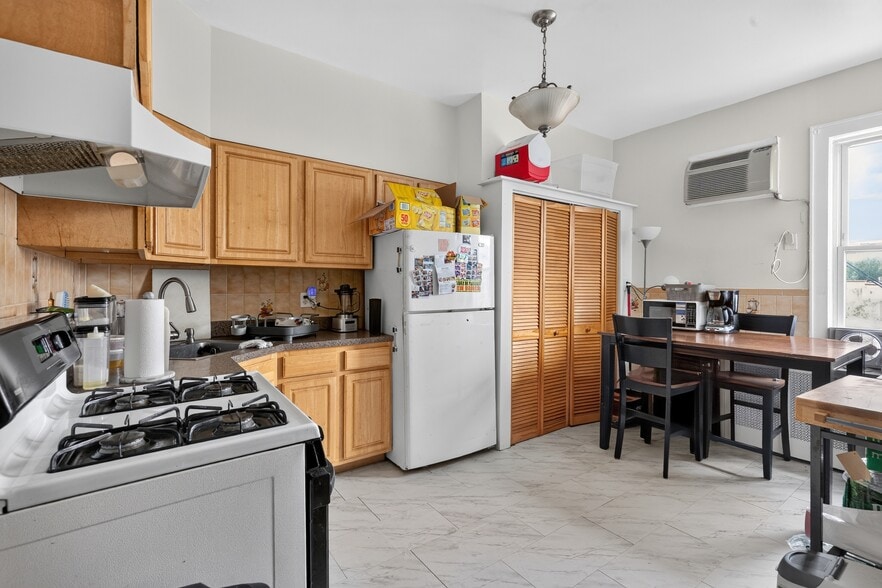 More Photos Of 154 Chestnut Ave, Jersey City Restaurant For Sale