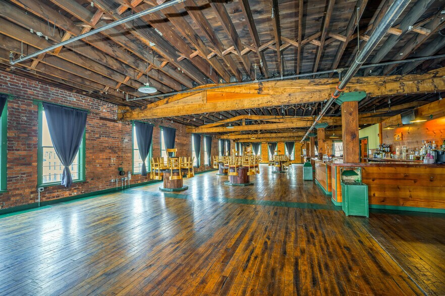 More Photos Of 923 N E St, Richmond Storefront For Sale