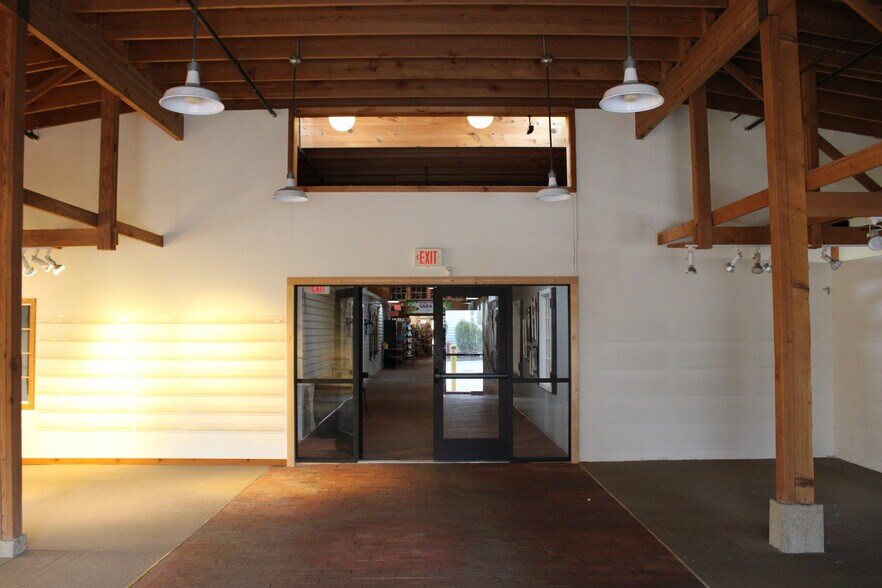 More Photos Of 310-340 Water St, Excelsior Freestanding For Lease