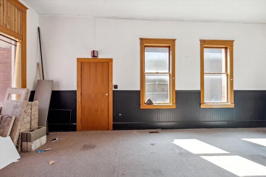 More Photos Of 225 E Superior St, Alma Office For Sale