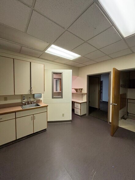 More Photos Of 600 Memorial Dr, Bella Vista Office For Lease