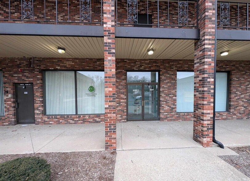 More Photos Of 7501 N University St, Peoria General Retail For Lease