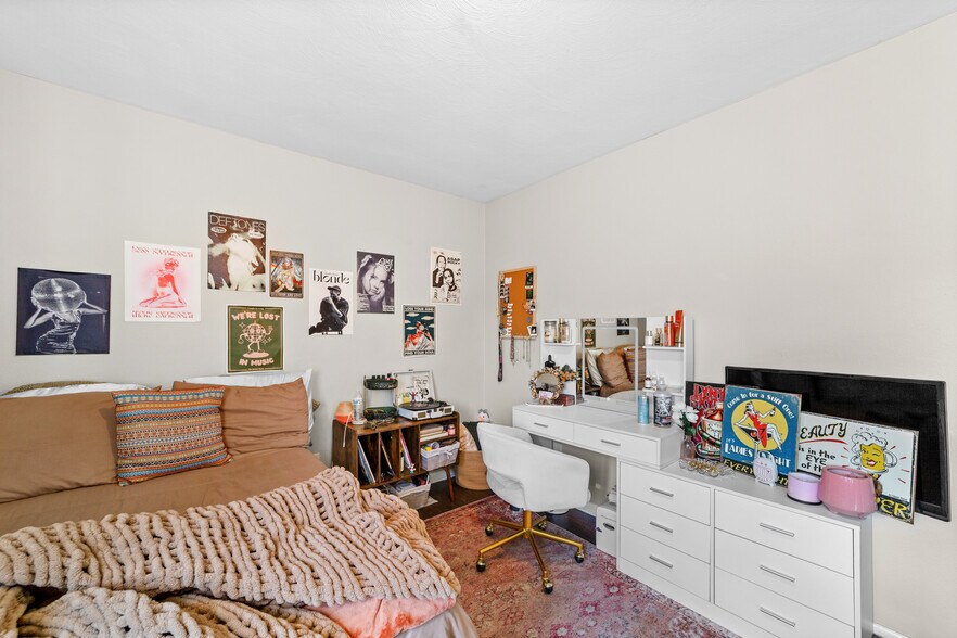 More Photos Of 5216 E Lake Rd, Sheffield Lake Apartments For Sale