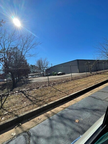 More Photos Of 260 Maxham Rd, Austell Auto Repair For Sale