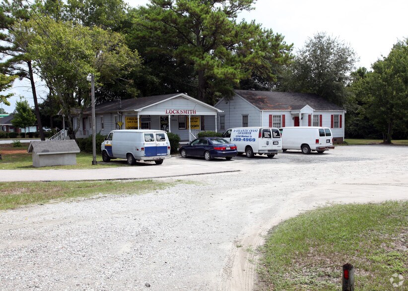 More Photos Of 7250 Market St, Wilmington Auto Repair For Sale