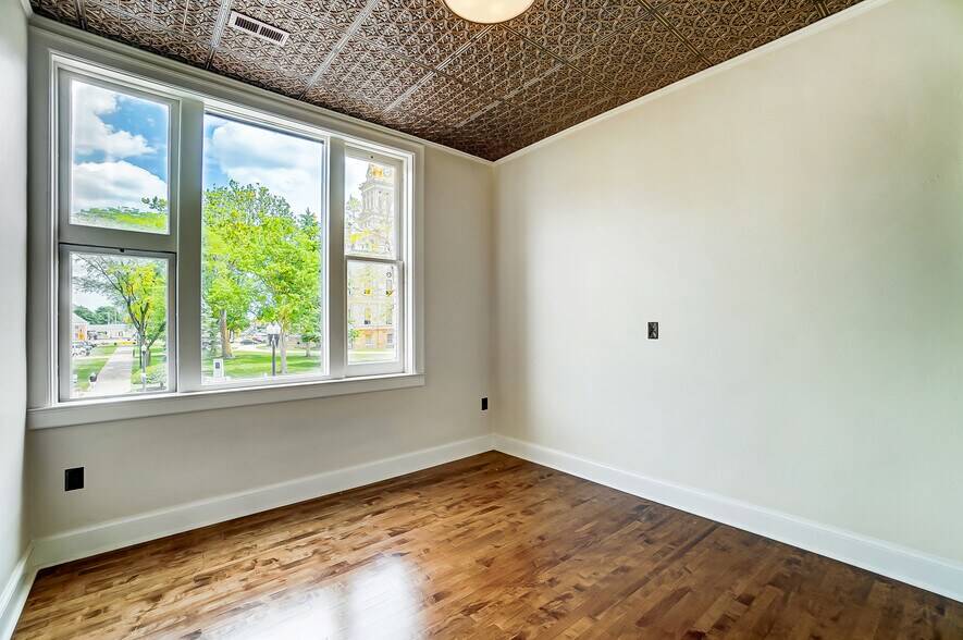 More Photos Of 9-11 N 3rd St, Newark Office For Lease