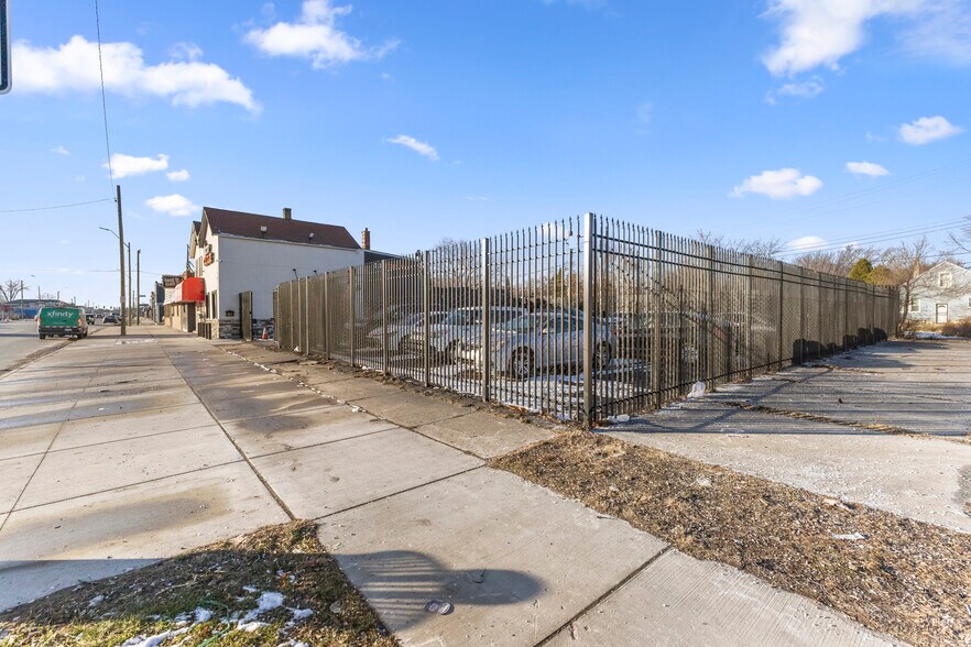 More Photos Of 19420 W Warren Ave, Detroit Auto Dealership For Sale