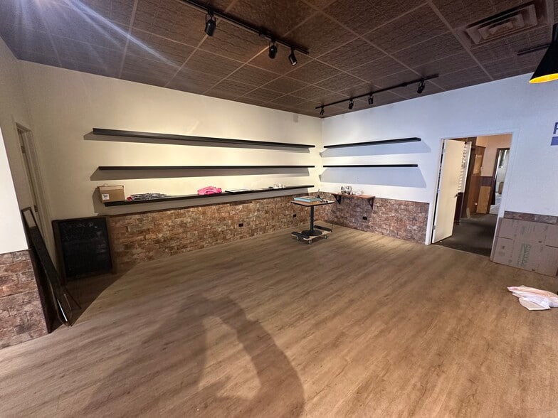 More Photos Of 127 N Marion St, Oak Park Storefront For Lease