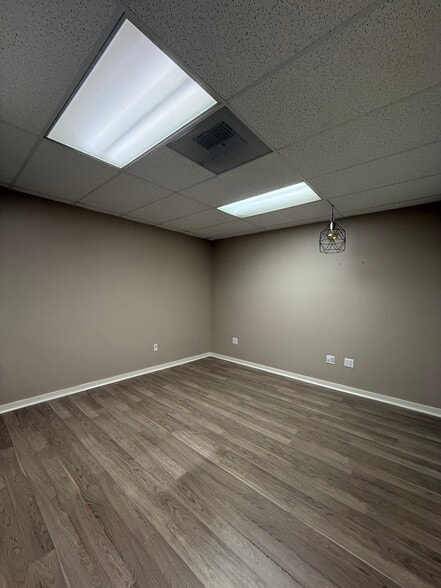 More Photos Of 13822-13826 Prairie Ave, Hawthorne Warehouse For Lease