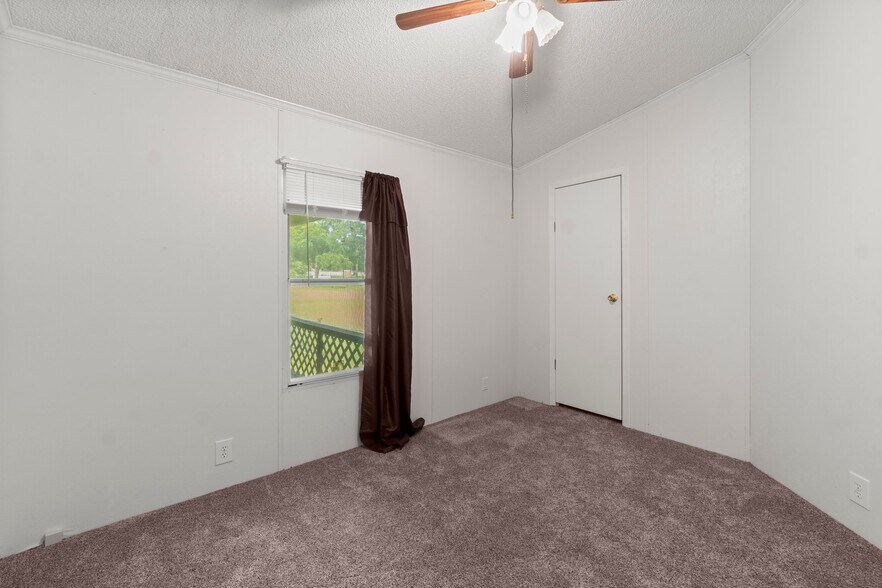More Photos Of 3318 SH-146S, Livingston Mixed Retail For Sale