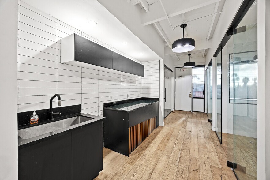 More Photos Of 2702 Saint Louis Ave, Signal Hill Warehouse For Lease