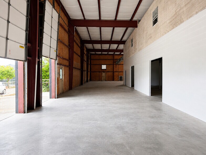 More Photos Of 3508 Wellsite Dr, Norman Distribution For Sale