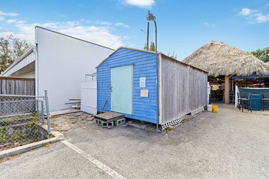 More Photos Of 362 W Dearborn St, Englewood Storefront For Sale