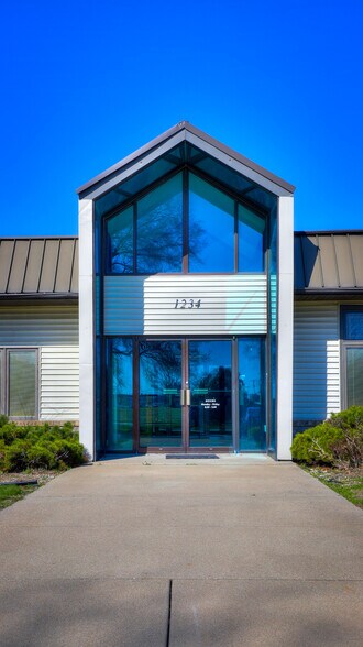 More Photos Of 1234 N Water St, Decatur Office For Sale