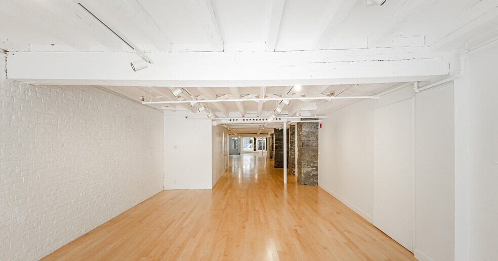 More Photos Of 364 Rue Saint-Paul O, Montréal Storefront Retail Office For Sale
