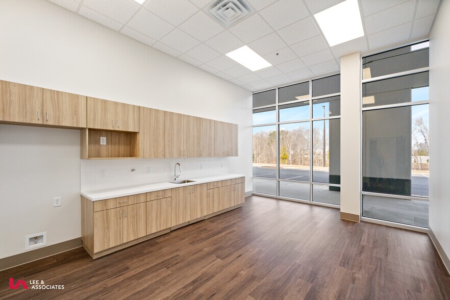 More Photos Of 5001 N Commerce Dr, College Park Warehouse For Lease