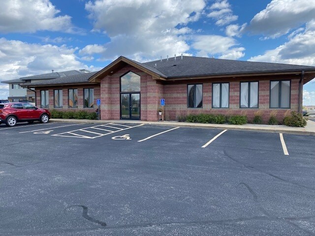 More Photos Of 2720 Superior Dr NW, Rochester Office For Lease