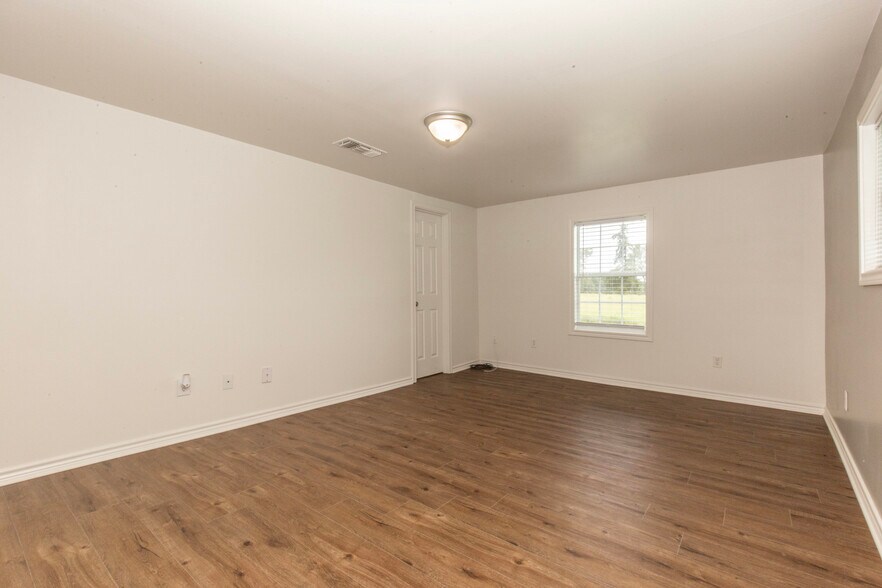 More Photos Of 4846 US Highway 67 W, Simms Daycare Center For Sale