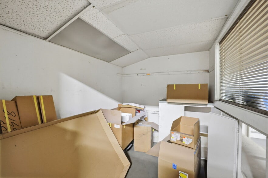 More Photos Of 405 W Fillmore St, Colorado Springs Auto Dealership For Sale